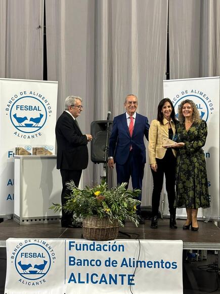 Mercalicante recibe un reconocimiento en la Gran Gala Benéfica del Banco de Alimentos de Alicante